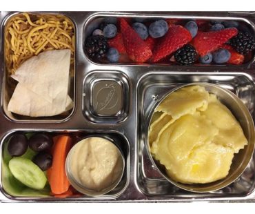 4/7/16 Lunch
#boxlunchclub #planetbox #bento #food #kids #lunch #instafood #wolfnoms