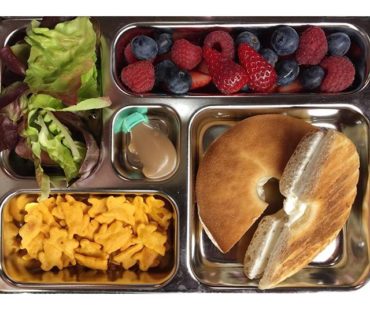 4/1/16 Lunch
#boxlunchclub #planetbox #bento #food #kids #lunch #instafood #wolfnoms