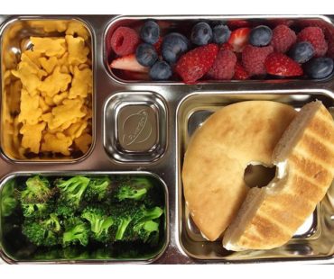 4/1/16 Lunch
#boxlunchclub #planetbox #bento #food #kids #lunch #instafood #bearnoms