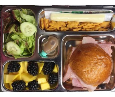 4/5/16 Lunch
#boxlunchclub #planetbox #bento #food #kids #lunch #instafood #wolfnoms