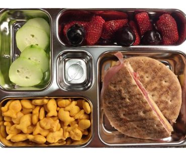 5/5/16 Lunch
#boxlunchclub #planetbox #bento #food #kids #lunch #instafood #wolfnoms