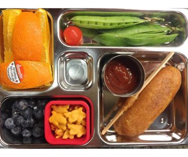 5/3/16 Lunch
#boxlunchclub #planetbox #bento #food #kids #lunch #instafood #wolfnoms