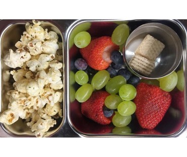 3/2/16 Snack
(Japanese Furikake Popcorn)
#boxlunchclub #planetbox #bento #food #kids #lunch #instafood #bearnoms