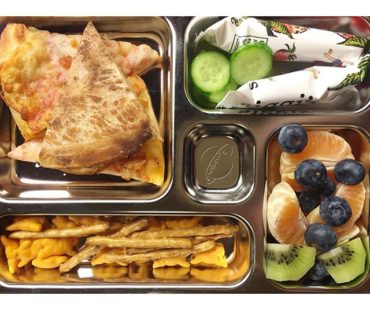 3/11/16 Lunch
#boxlunchclub #planetbox #bento #food #kids #lunch #instafood #wolfnoms
